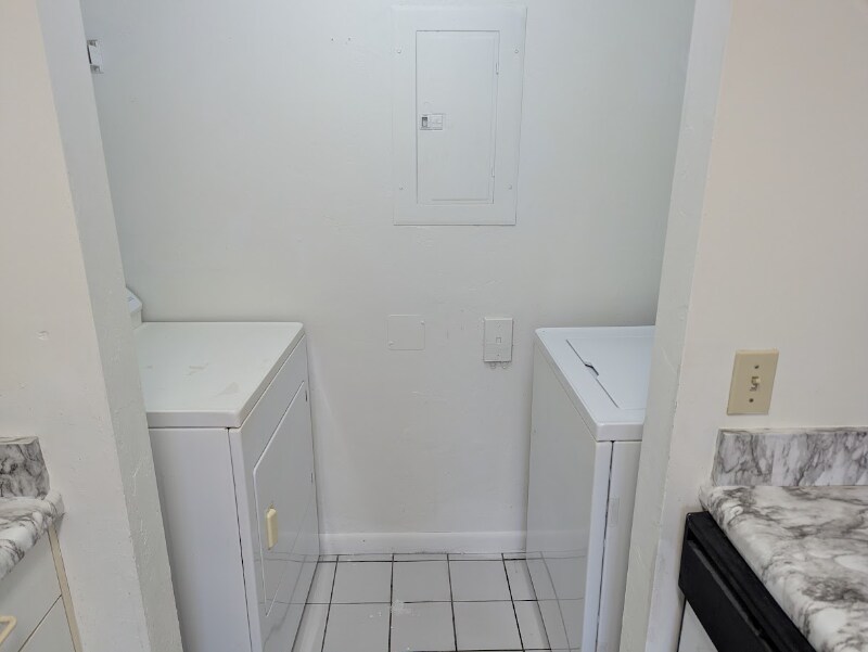 Building Photo - 3600 SW 23rd St