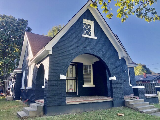 Building Photo - 743 E Parkway S