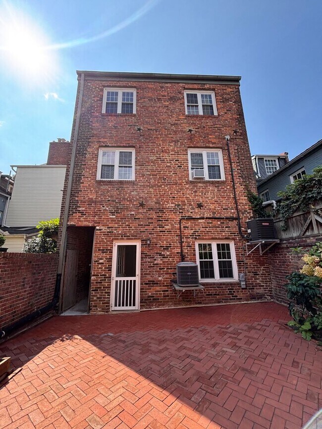 Building Photo - 307 Prince St
