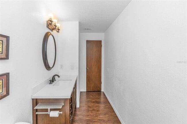 Building Photo - 8315 Village Green Rd