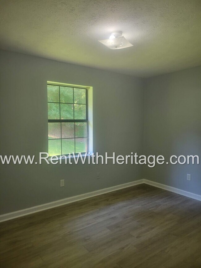 Building Photo - GORGEOUS BRICK RANCH / DUPLEX WITH UPGRADES GALLORE/ GREAT LOCATION