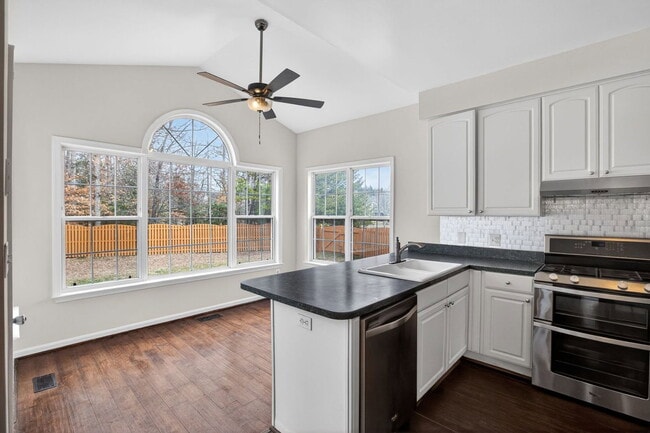 Building Photo - 3734 Hastings Ct