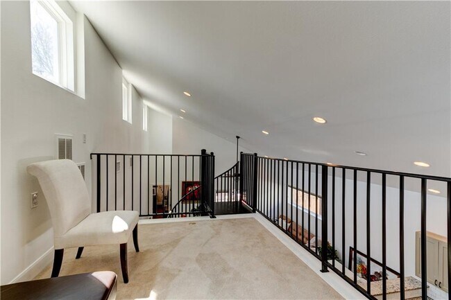 Building Photo - 2715 Zaragosa St