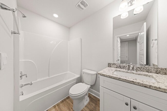 Building Photo - 1027 McLaren Cir