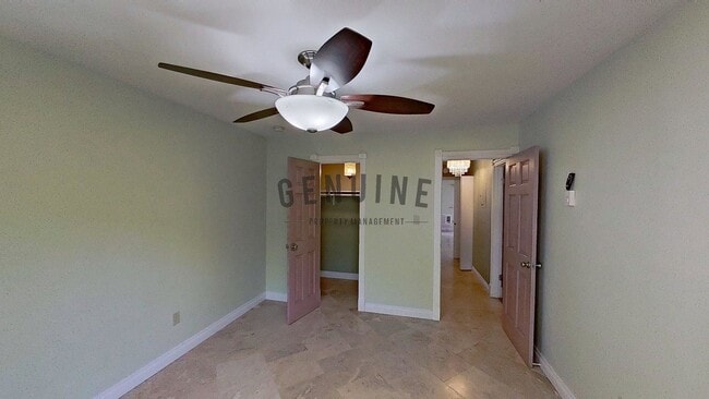 Building Photo - Second Floor Condo in Rossmoor Park Commun...
