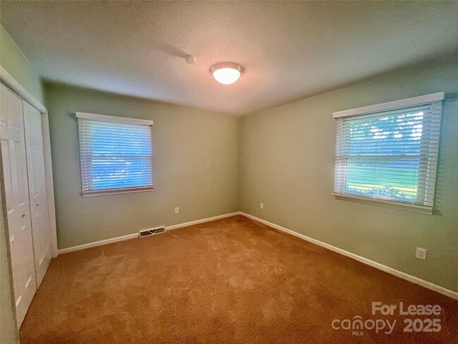 Building Photo - 294 Spicewood Cir