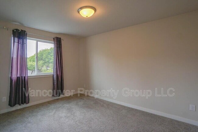 Building Photo - 2904 NE 161st Ct