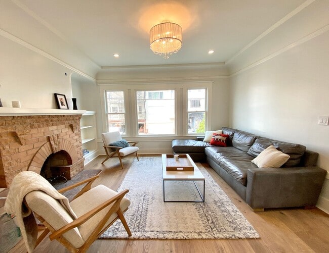 Building Photo - Gorgeous Richmond Home w/Deck and Yard