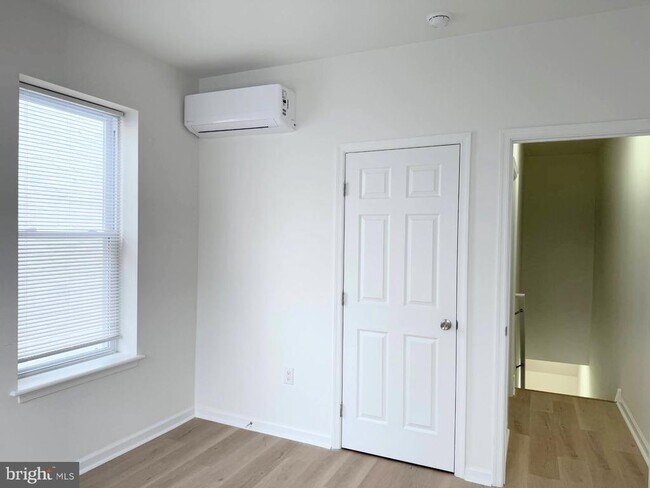 Building Photo - 319 E Lehigh Ave