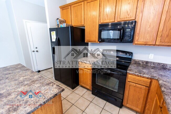 Building Photo - 10013 E Impala Ave