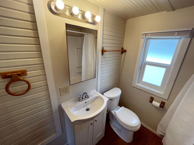Building Photo - Cozy Kenton Home with Fenced Yard, Shed
