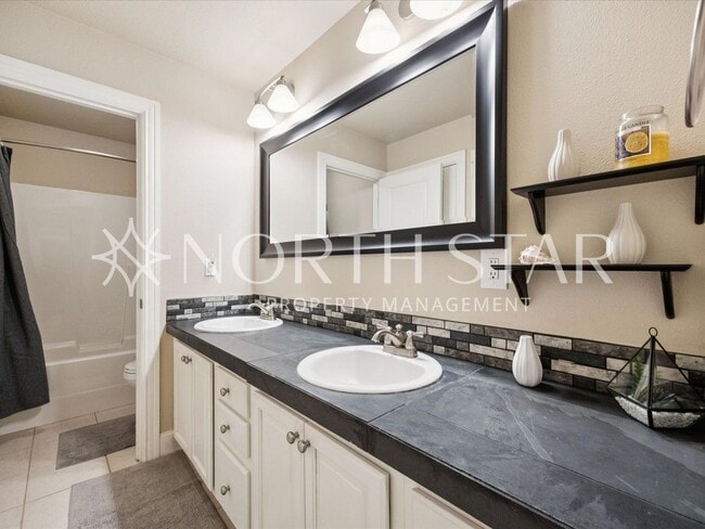 Building Photo - Tuscan Hills Traditional in Happy Valley