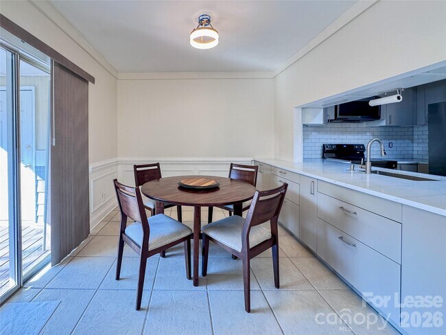 Building Photo - 19901 Henderson Rd