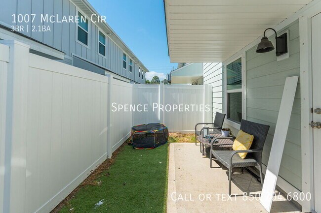 Building Photo - 1007 McLaren Cir