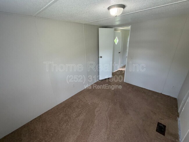 Building Photo - 39 Travis Ln