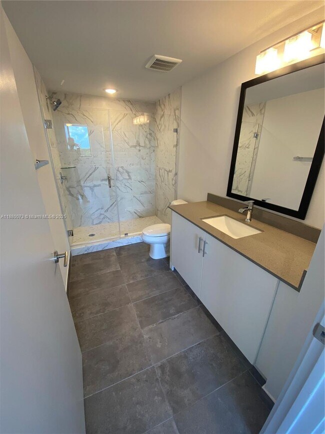 Building Photo - 9000 Ramblewood Dr