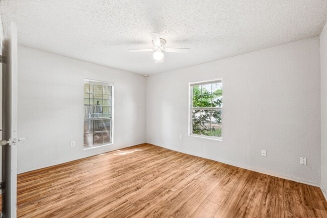 Building Photo - 1391 N Paddock Ave