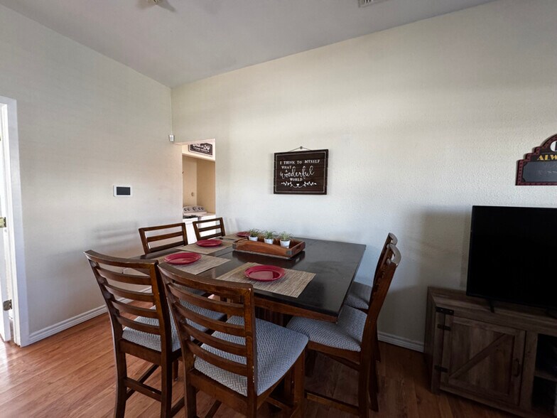 Building Photo - 319 S Olive St