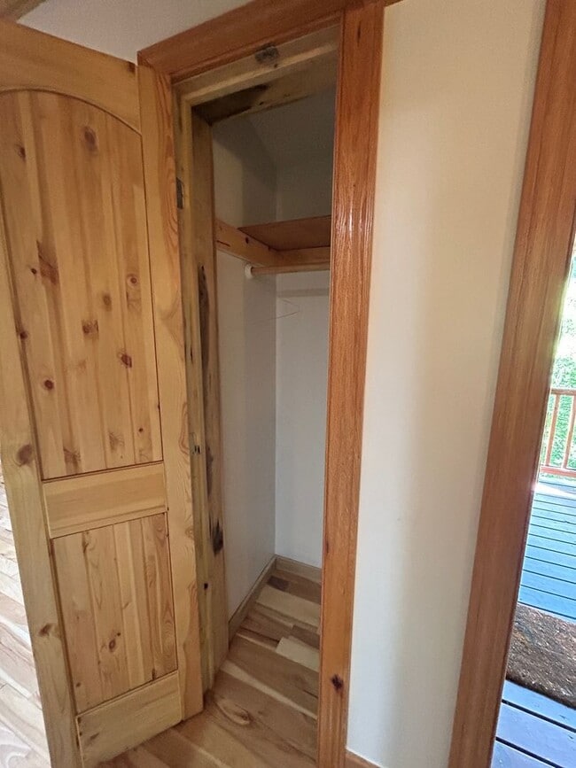 Building Photo - East AVL - Beautiful Zen Garden Apt with Sauna!