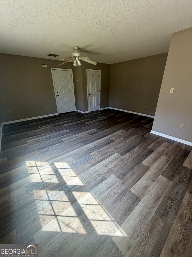 Building Photo - 806 E Church St