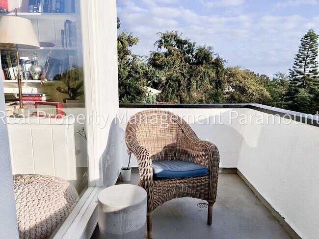 Building Photo - Furnished Brentwood Hills Retreat with Tim...