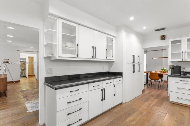 Building Photo - Hawthorne Avenue, Miami Beach, FL 33141 - 4 BR 3 BA single-family home