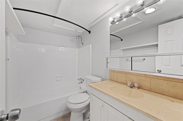 Building Photo - 1026 Elmwood Dr