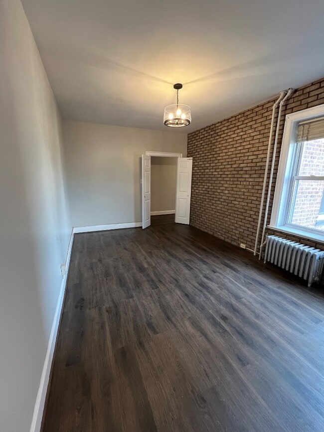 Building Photo - 122 W 39th St