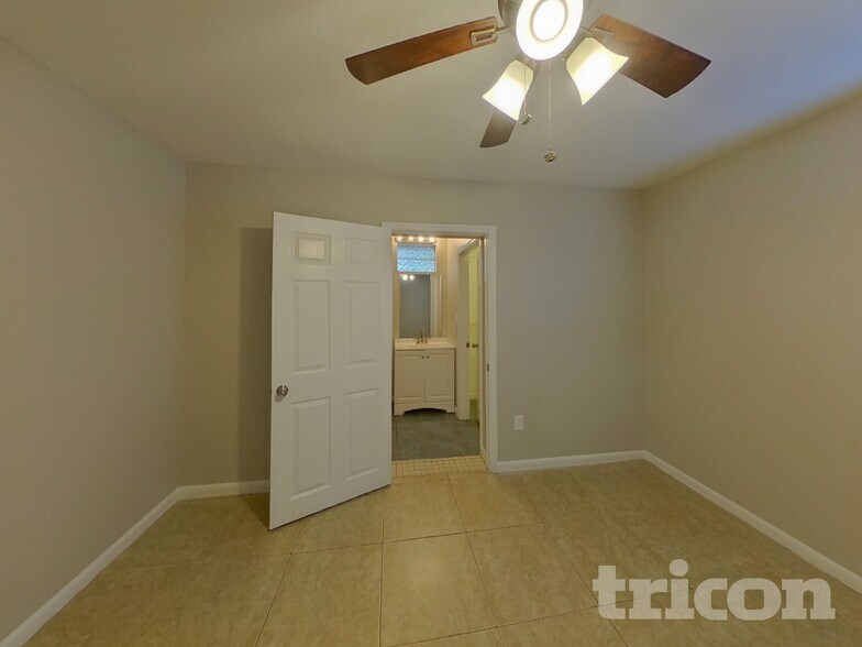 Building Photo - 5843 59th Way N