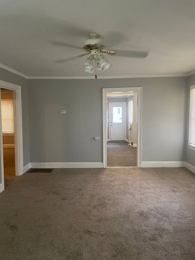 Building Photo - 2 Bedroom House ready for you to call HOME  