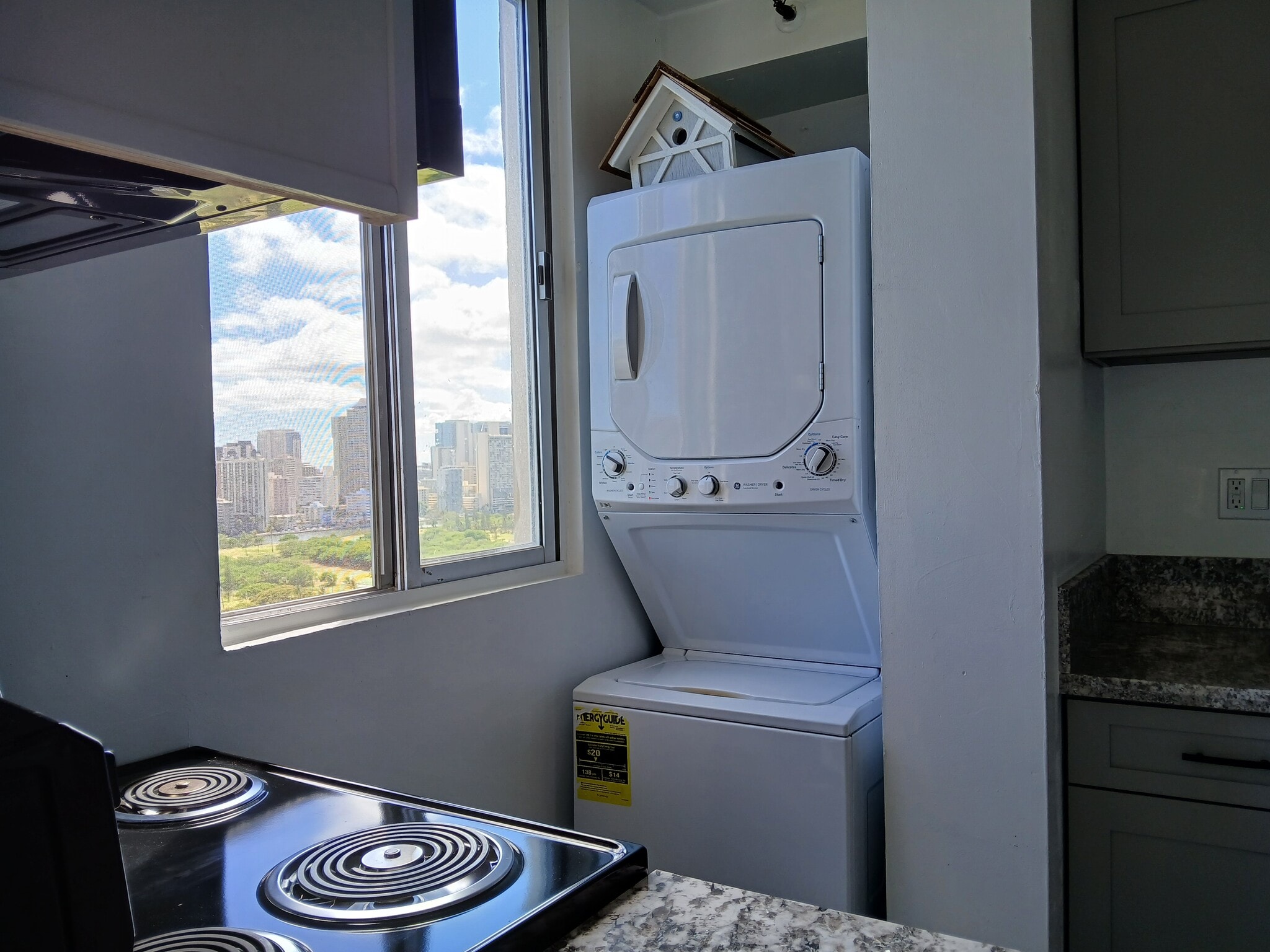 Washer Dryer convenient - 2916 Date St