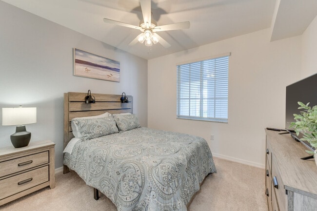 Building Photo - 12320 Wellen Golf St