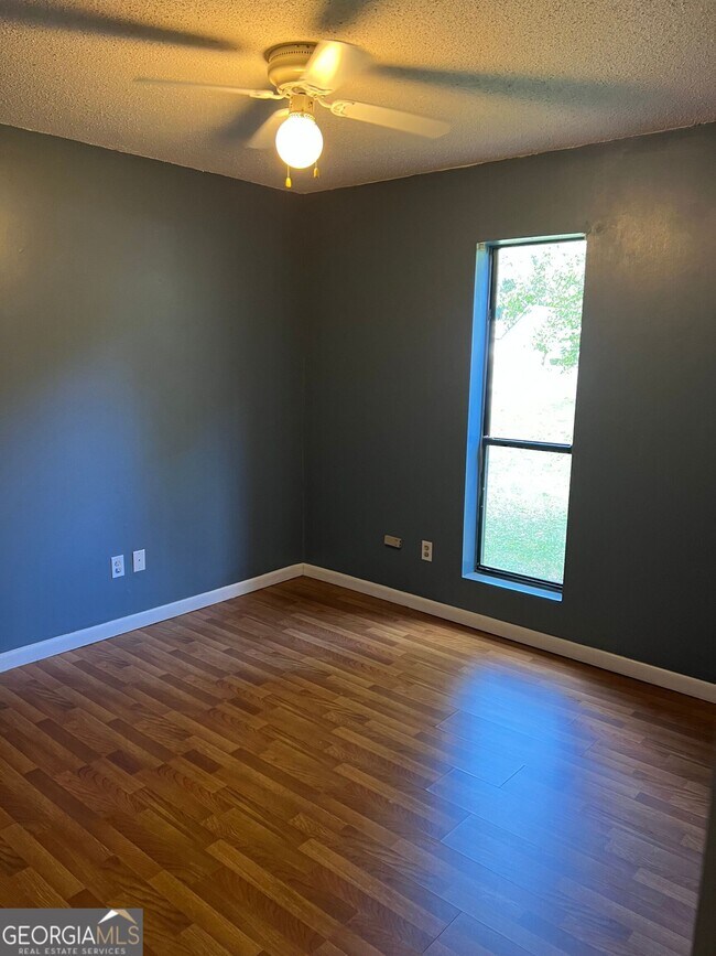 Building Photo - 203 Courtney Pl