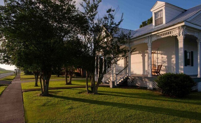 Building Photo - 1228 Mississippi St