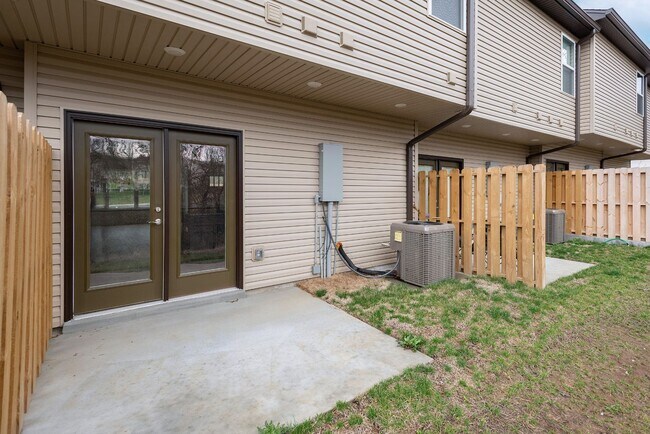 Building Photo - 2416 Danilynn Dr