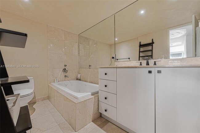 Building Photo - 600 NE 36th St