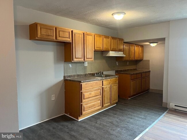 Building Photo - 2024 Bonaffon St