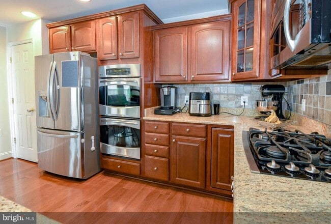 Building Photo - 15260 Rosemont Manor Dr