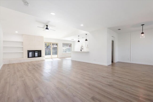 Building Photo - 5801 Cherry Creek Dr