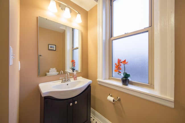 Bathroom - 515 W. Hutchinson