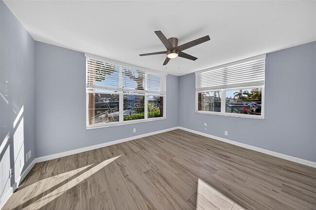 Building Photo - 3000 NE 48th Ct