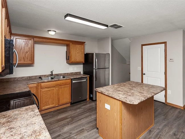 Building Photo - Townhouse for Rent!