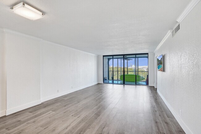 Building Photo - 1631 Riverview Rd