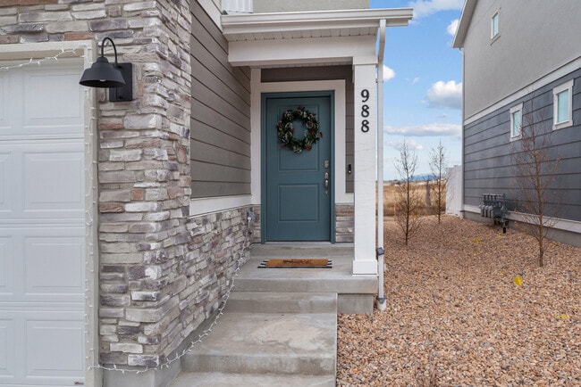 Building Photo - 988 W Broadleaf Dr