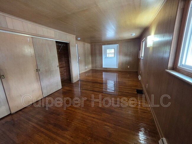 Building Photo - 2209 W Laskey Rd