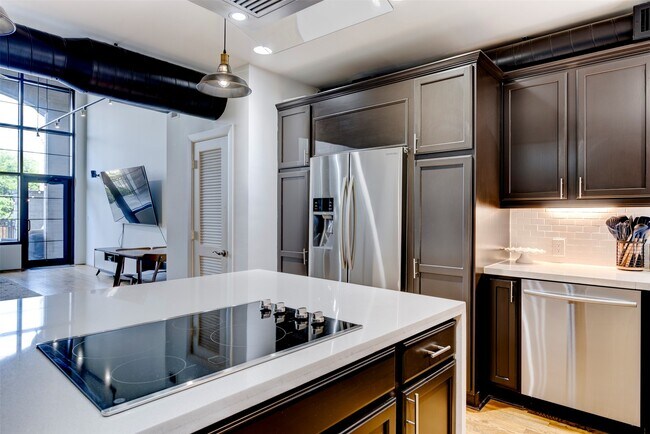 Building Photo - 1005 S Shepherd Dr