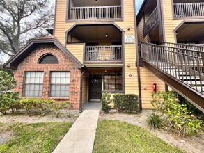 Building Photo - 300 Lakepointe Dr