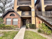 Building Photo - 300 Lakepointe Dr