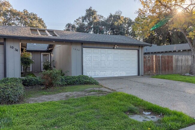 Building Photo - 1036 Princess Dr