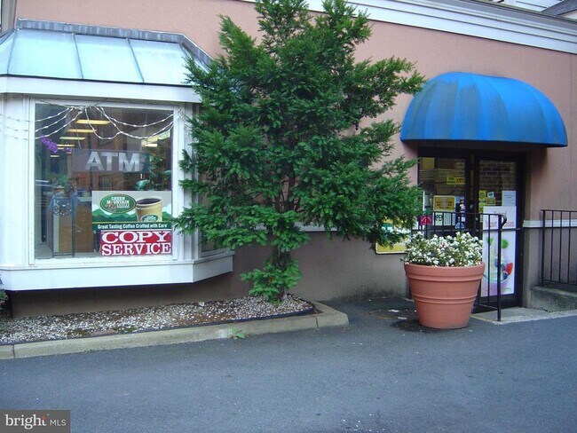 Building Photo - 1021 Arlington Blvd